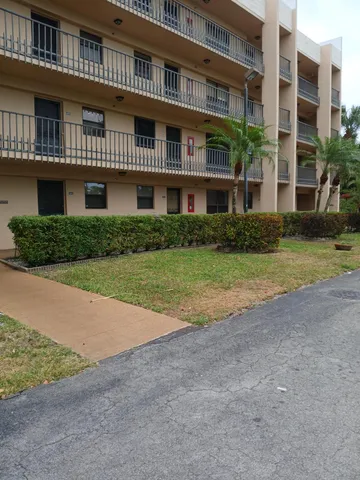 $1,495 | 4760 Lucerne Lakes Boulevard West, Unit 405, Lake Worth, FL 33467