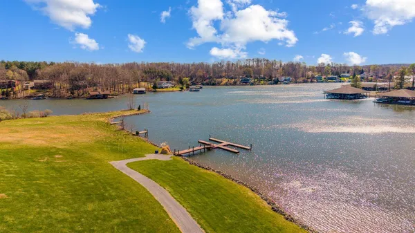 $659,000 | 1028 Siesta Key Court, Moneta, VA 24121