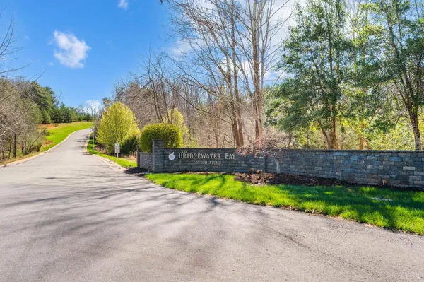 $659,000 | 1028 Siesta Key Court, Moneta, VA 24121