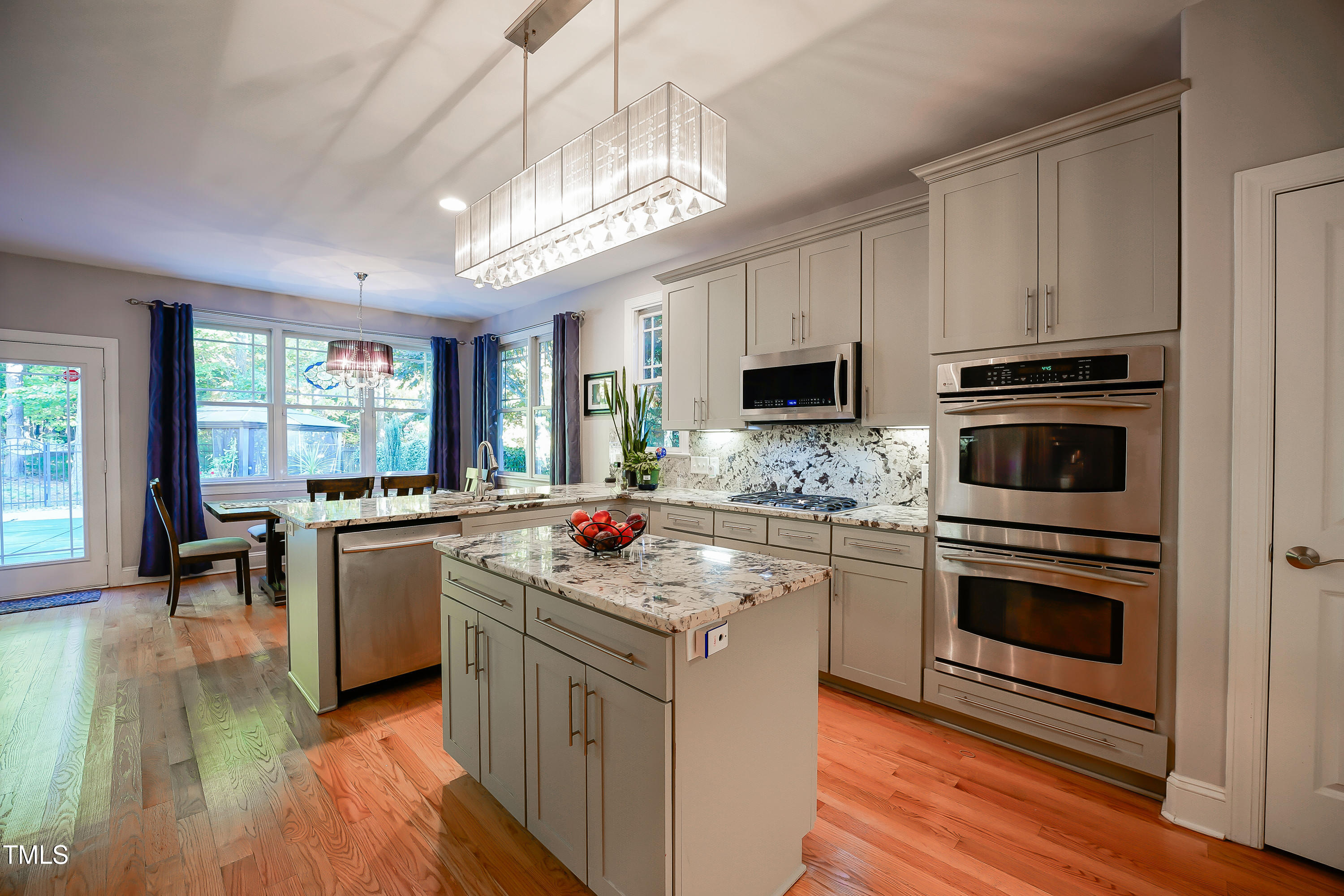 8104 Last Oak Court Raleigh, NC 27613 - Photo 10 of 26 20241023-_DSC7859