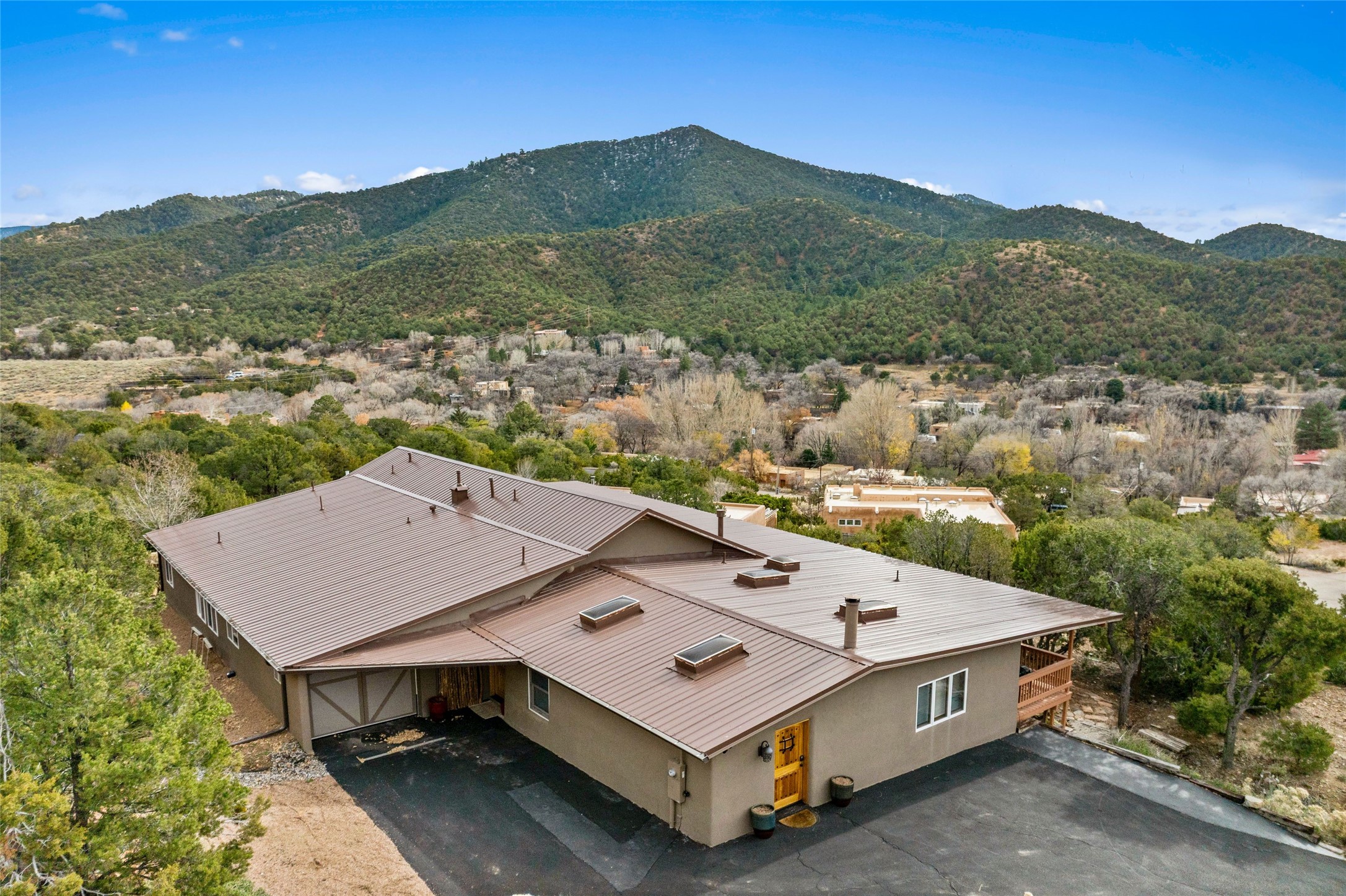 1661 Cerro Gordo Road, Unit E Santa Fe, NM 87501 - Photo 4 of 50 One car garage available