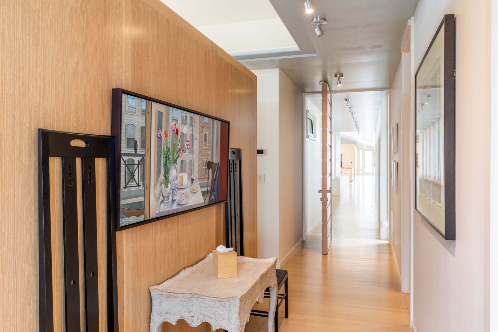 8 Snail Road Chilmark, MA 02535 - Photo 20 of 53 Primary bedroom hallway