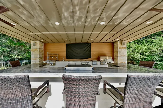 a room with patio furniture and a garden