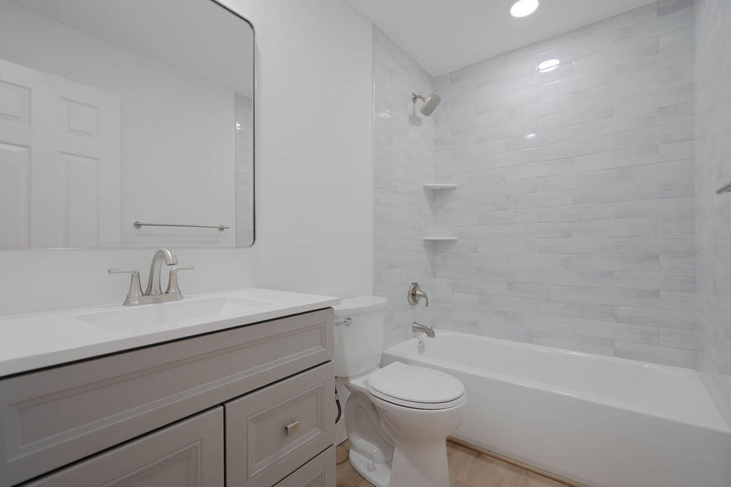 5710 Coach House Circle, Unit G Boca Raton, FL 33486 - Photo 20 of 24 DSC08406
