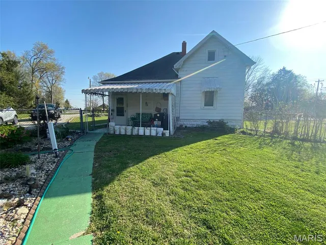 $73,500 | 638 East Ford Avenue, Witt, IL 62094