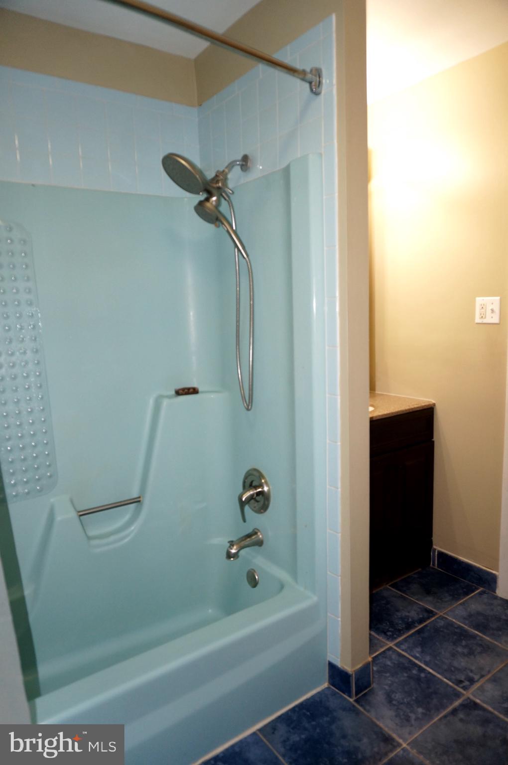 530 Mountain View Road Middletown, PA 17057 - Photo 30 of 39 Tub Shower in Main Bath