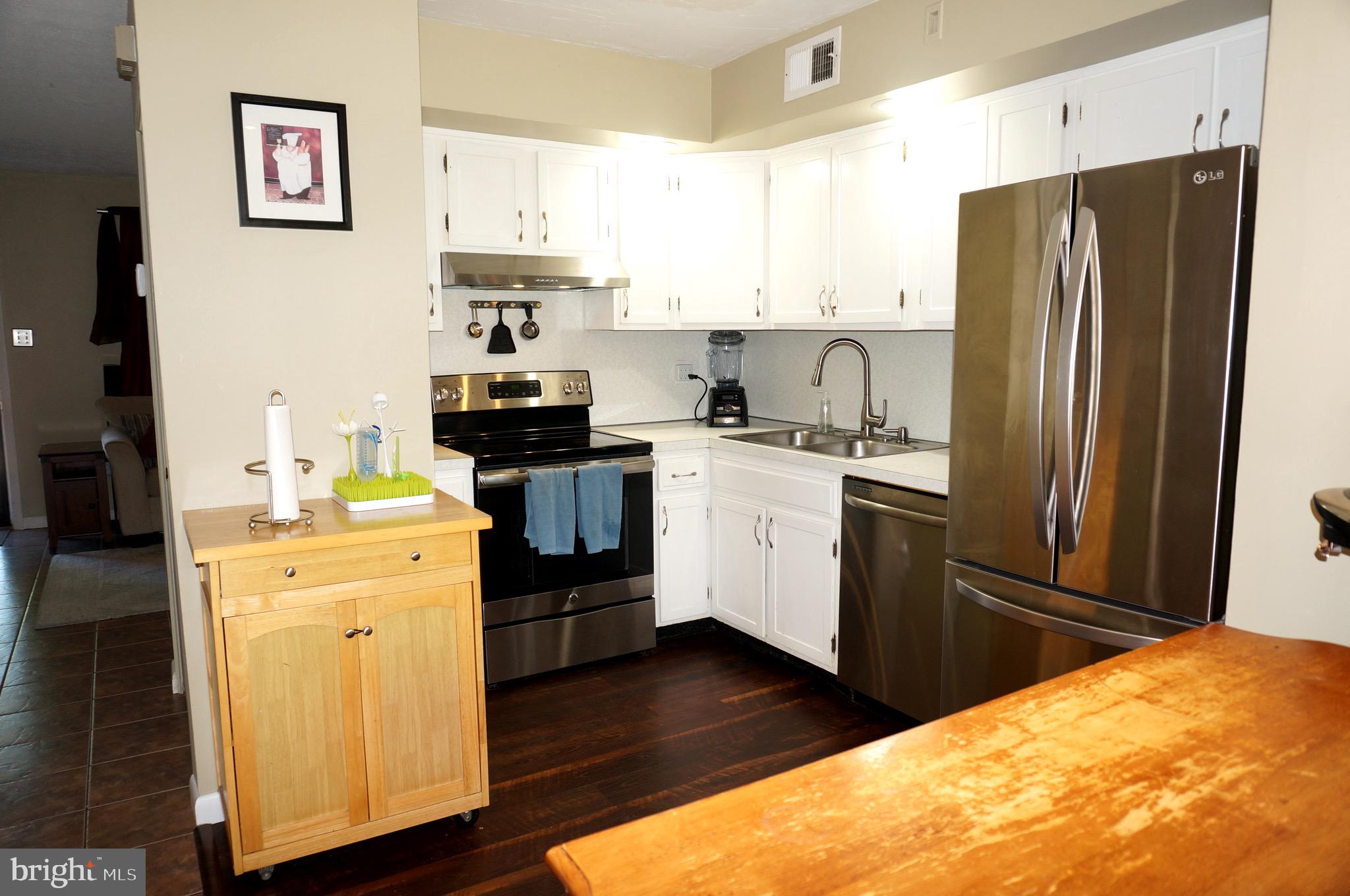 530 Mountain View Road Middletown, PA 17057 - Photo 9 of 39 Kitchen with Vinyl Wood Plank Flooring