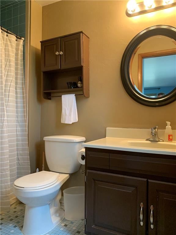 1140 Hazlett Road Pittsburgh, PA 15237 - Photo 18 of 25 Full bath off bonus room.