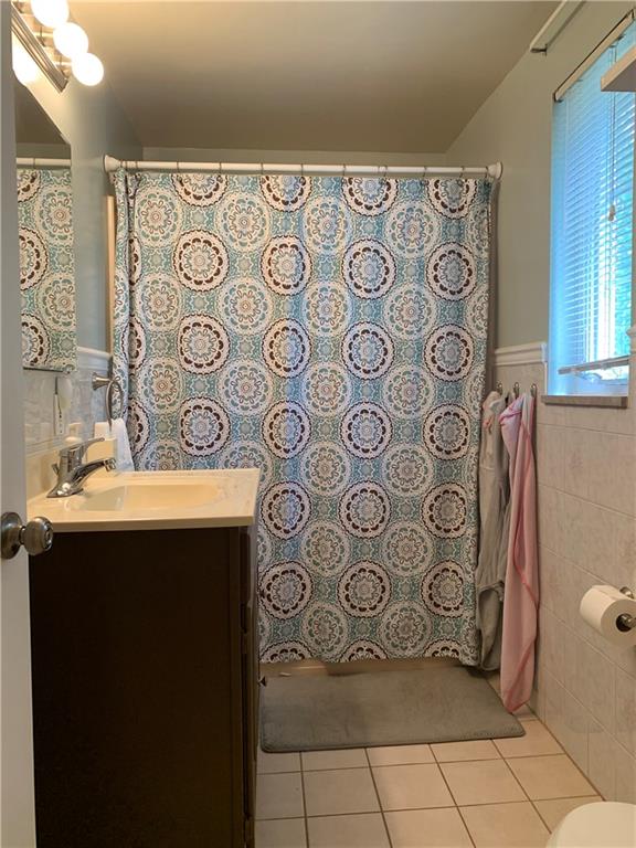 1140 Hazlett Road Pittsburgh, PA 15237 - Photo 21 of 25 Upstairs full bath