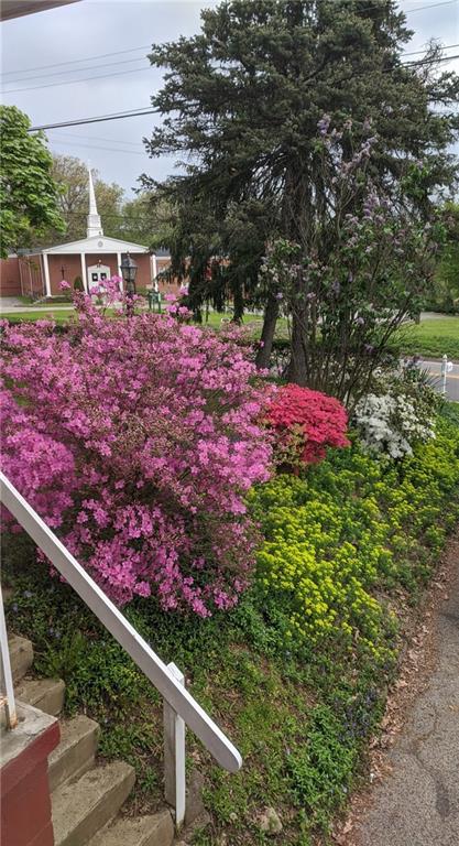 1140 Hazlett Road Pittsburgh, PA 15237 - Photo 24 of 25 Pictures of when shrubs are in bloom