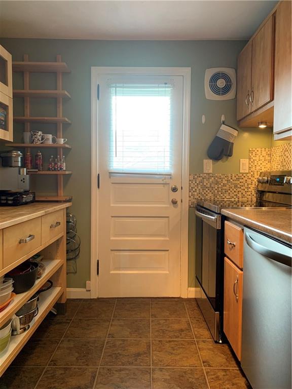 1140 Hazlett Road Pittsburgh, PA 15237 - Photo 9 of 25 Shelving and table are included