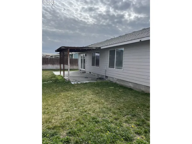 $329,999 | 1382 Southwest Riverhill Drive, Hermiston, OR 97838