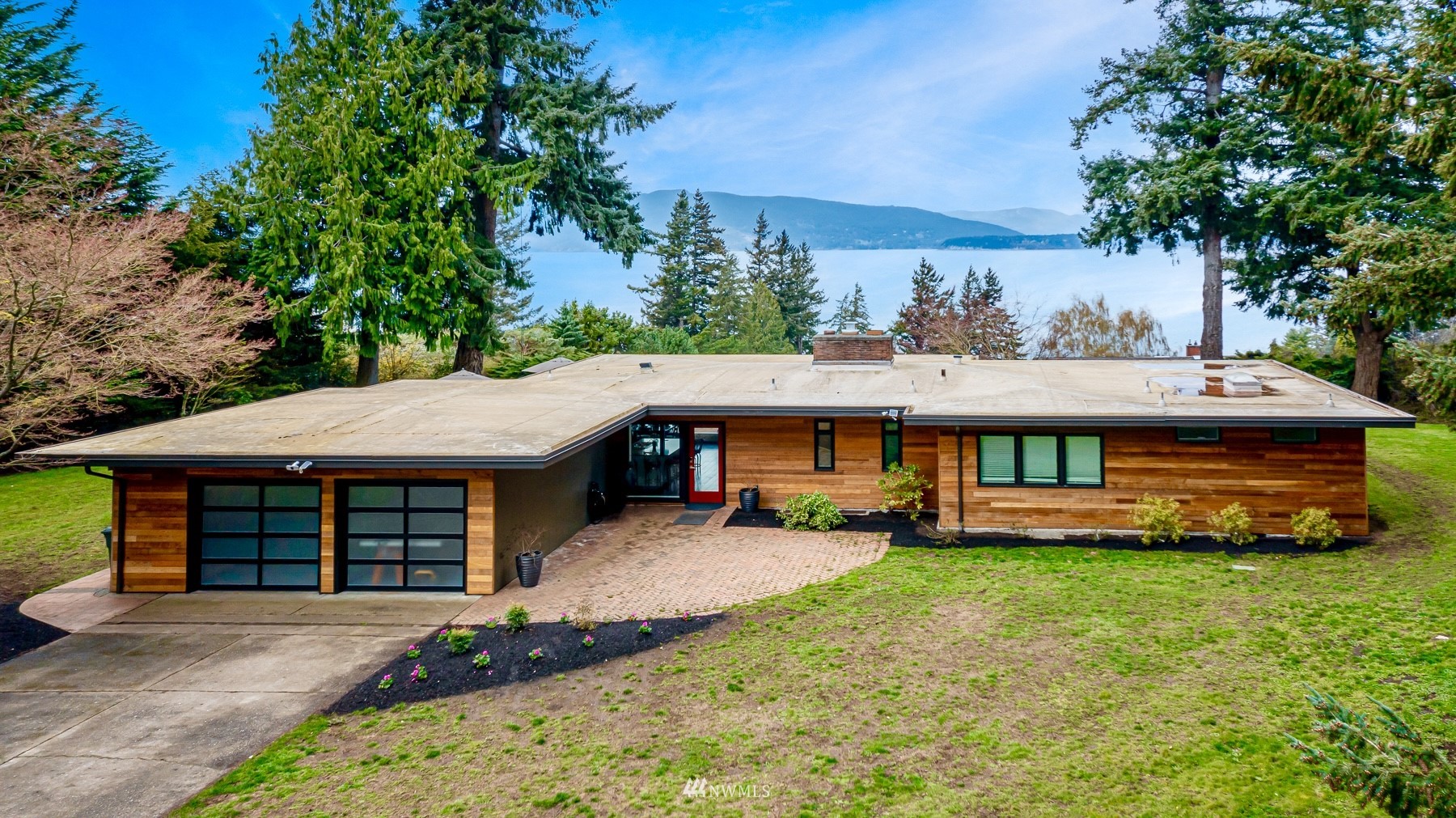 424 Fieldston Road Bellingham, WA 98225 - Photo 1 of 39