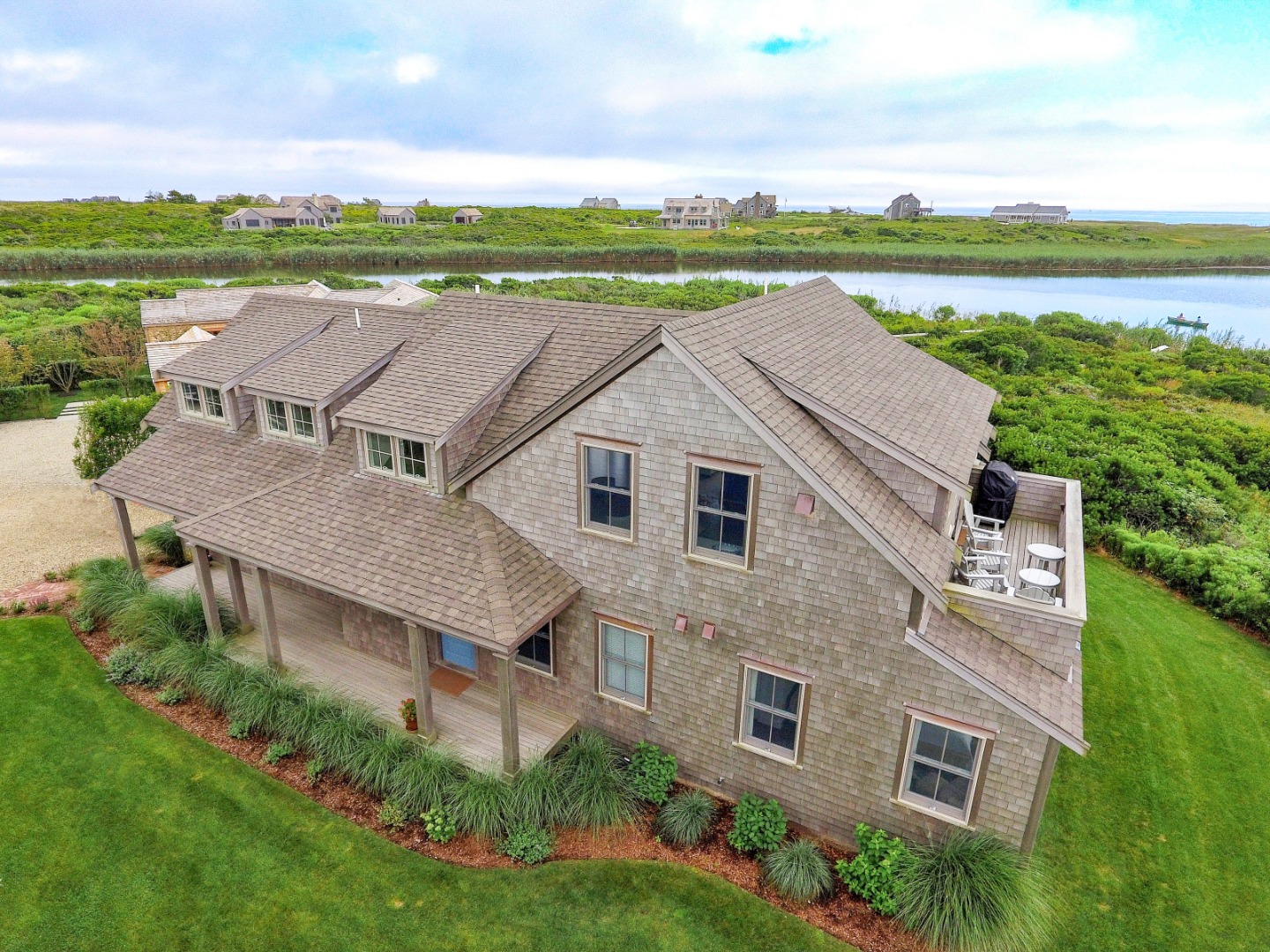 11 Columbus Avenue Nantucket, MA 02554 - Photo 1 of 42