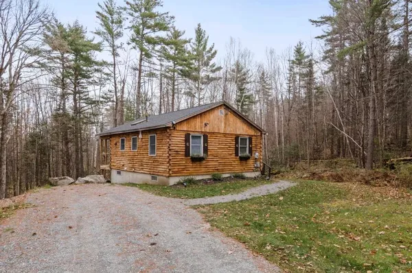 $399,900 | 221 Deerfield Drive, Haverhill, NH 03785