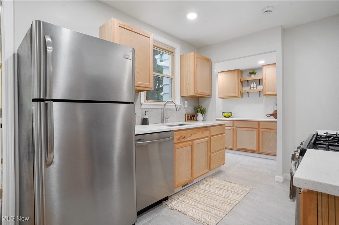 3734 Bainbridge Road Cleveland Heights, OH 44118 - Photo 15 of 41