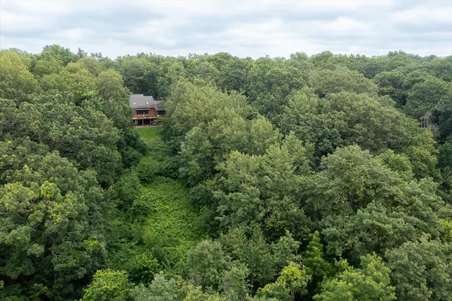 $500,000 | 61651 Hawk Point Road, Ferryville, WI 54628