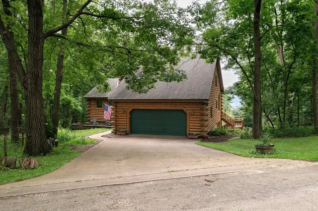 $500,000 | 61651 Hawk Point Road, Ferryville, WI 54628