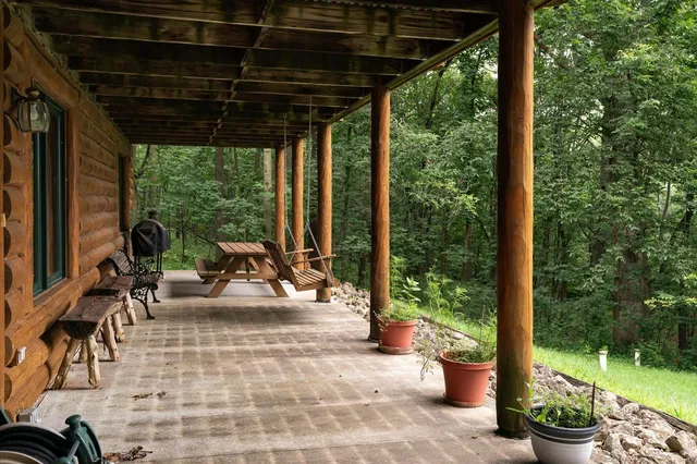 $500,000 | 61651 Hawk Point Road, Ferryville, WI 54628