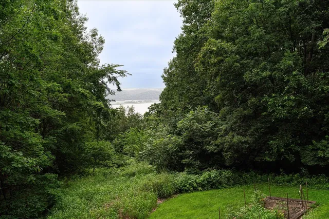 $500,000 | 61651 Hawk Point Road, Ferryville, WI 54628