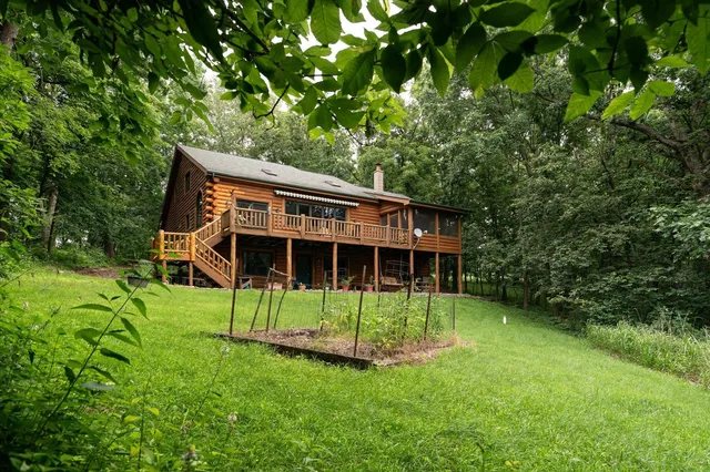 $500,000 | 61651 Hawk Point Road, Ferryville, WI 54628