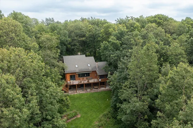 $500,000 | 61651 Hawk Point Road, Ferryville, WI 54628
