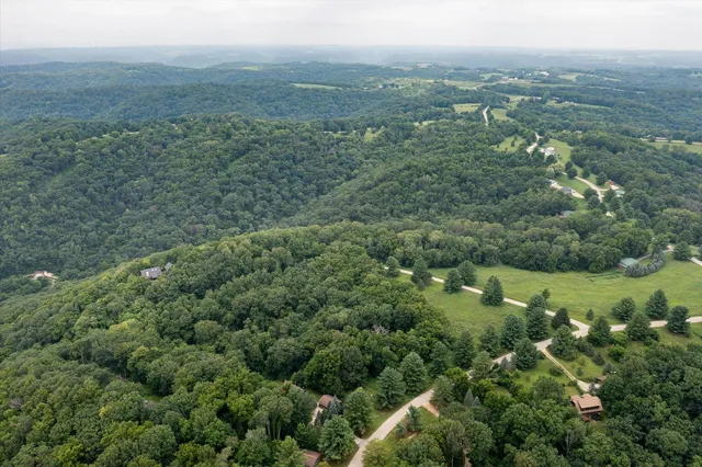 $500,000 | 61651 Hawk Point Road, Ferryville, WI 54628