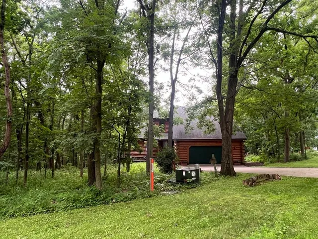 $500,000 | 61651 Hawk Point Road, Ferryville, WI 54628