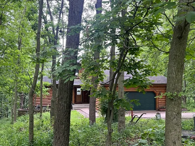 $500,000 | 61651 Hawk Point Road, Ferryville, WI 54628