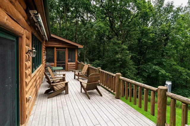 $500,000 | 61651 Hawk Point Road, Ferryville, WI 54628