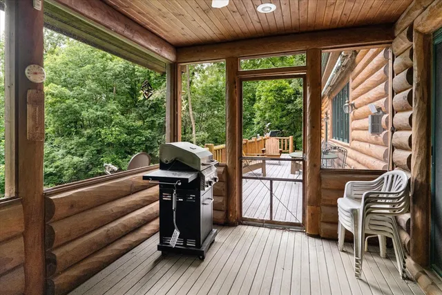 $500,000 | 61651 Hawk Point Road, Ferryville, WI 54628