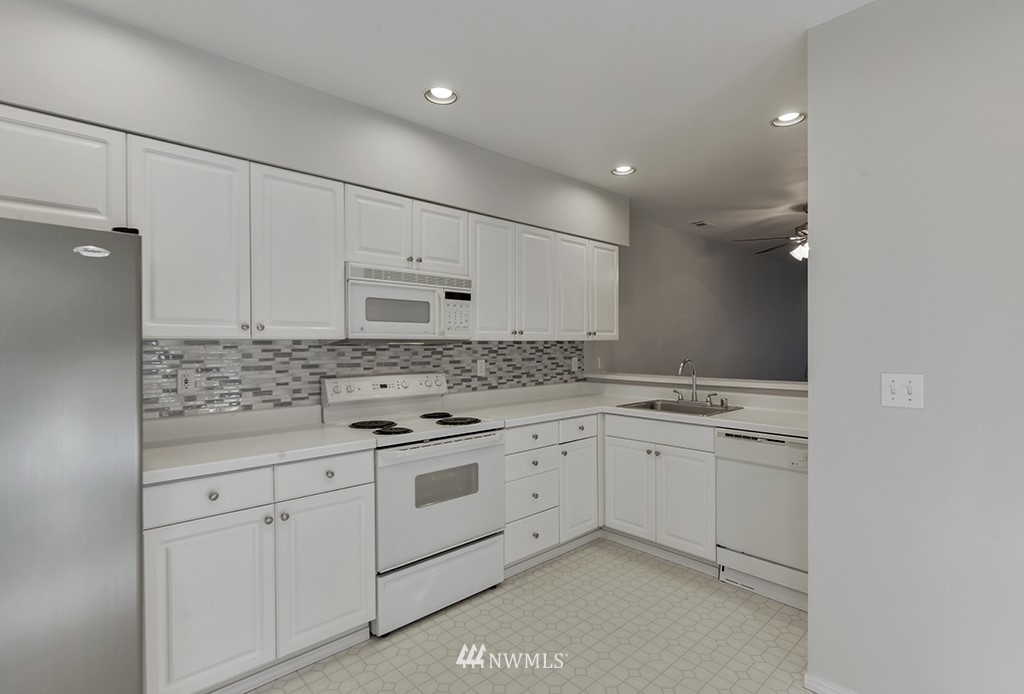 4808 Northeast Sunset Boulevard, Unit G102 Renton, WA 98059 - Photo 3 of 25 Gallery Image 3