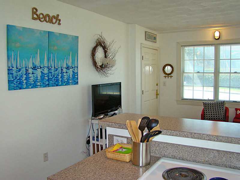 122 Purgatory Road, Unit B Middletown, RI 02842 - Photo 3 of 25 Living Room.