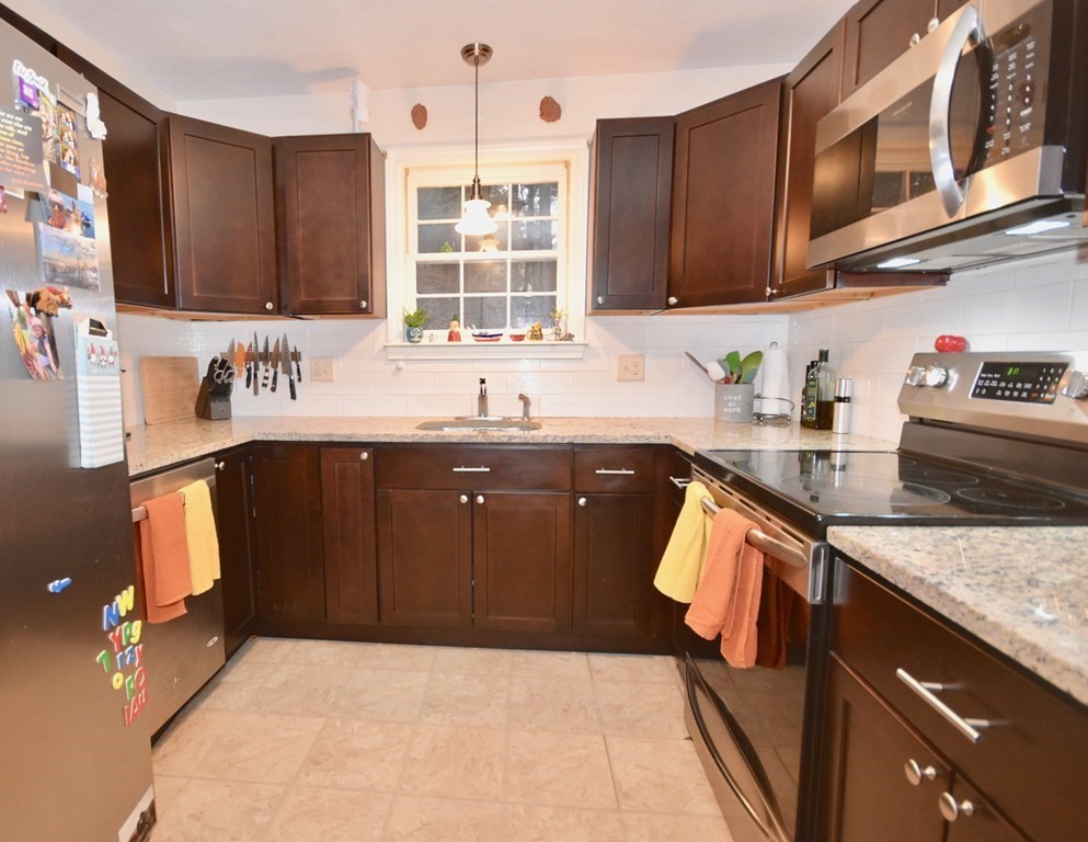 137 Logtown Road Amherst, MA 01002 - Photo 5 of 21 Gallery Image 5