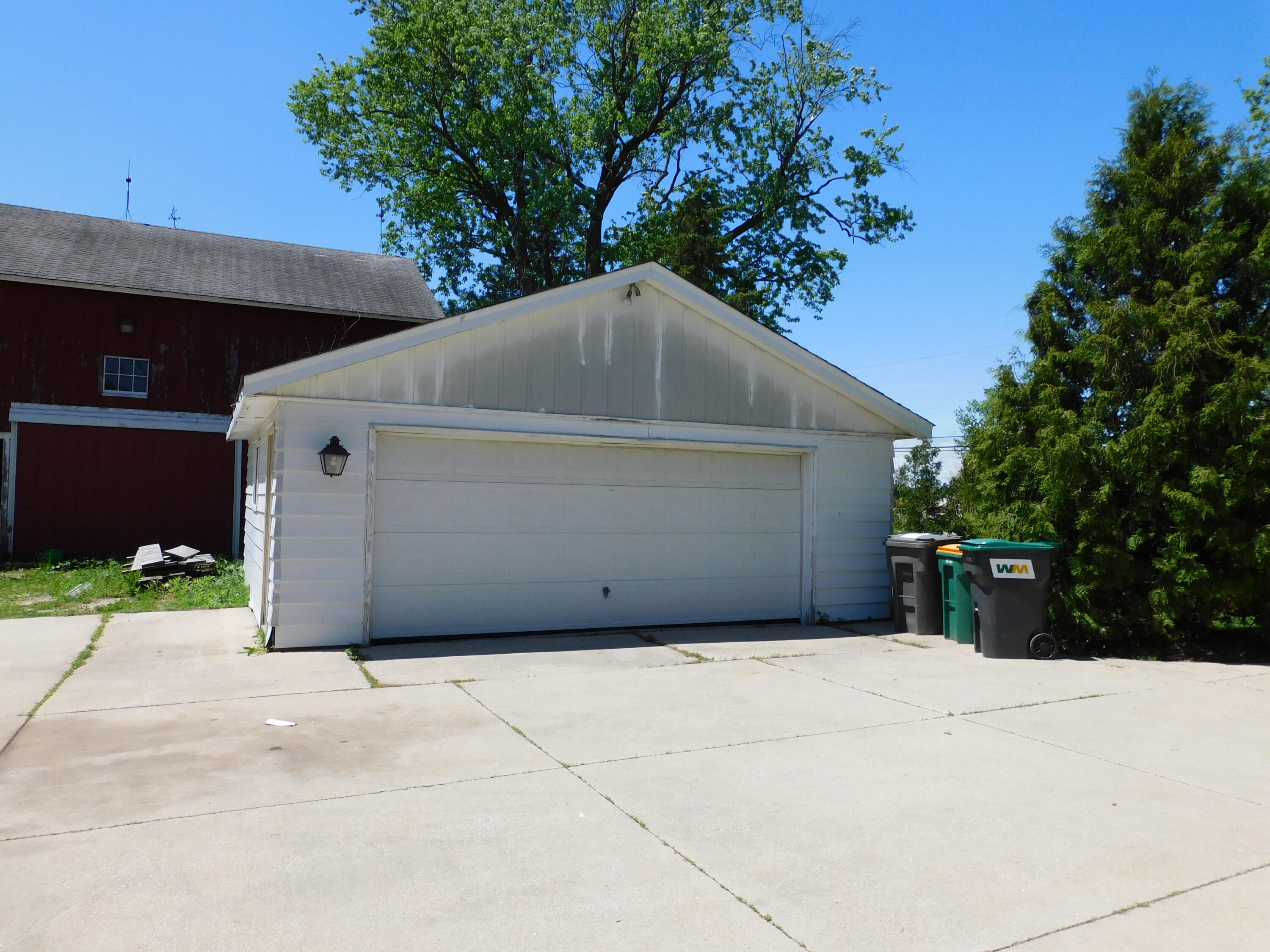 4501 West 5 Mile Road Raymond, WI 53108 - Photo 2 of 15 Garage