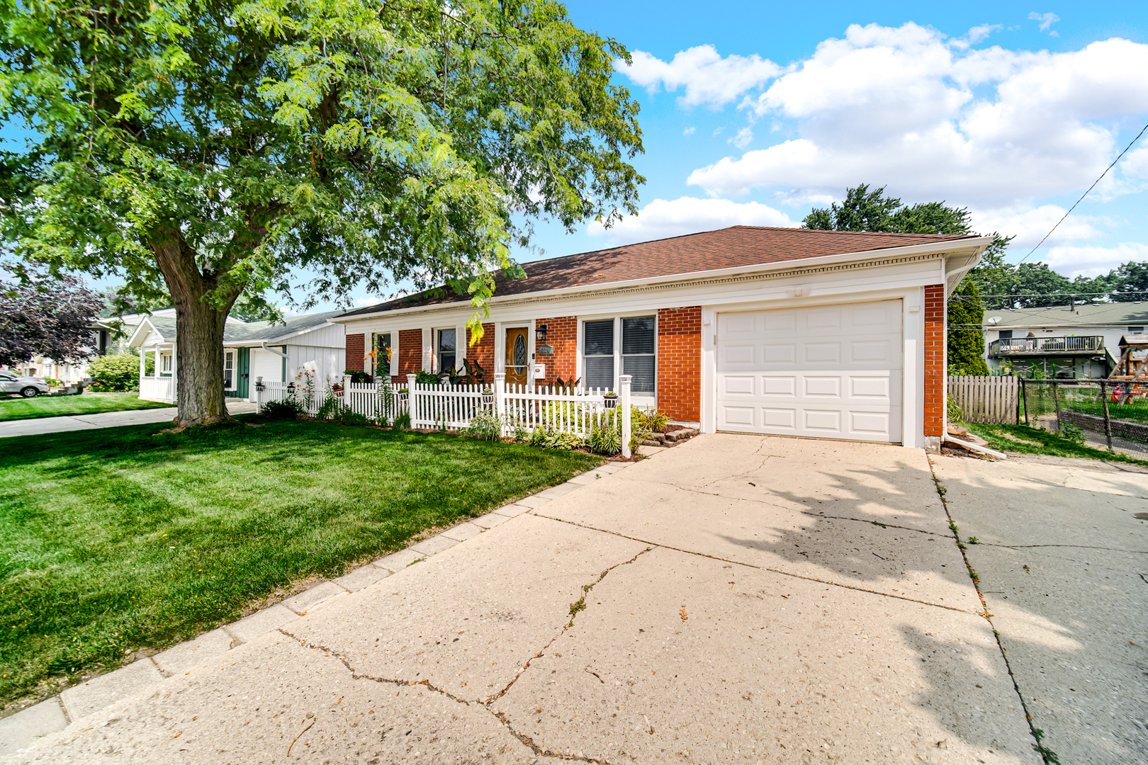 724 Union Avenue Romeoville, IL 60446 - Photo 2 of 25 Gallery Image 2
