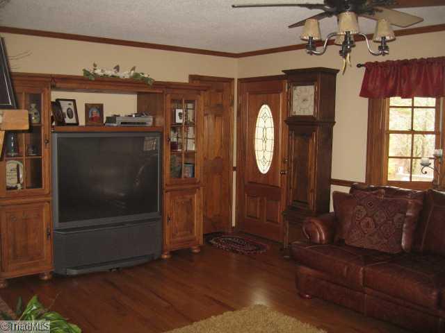 709 Remer Regan Road Lexington, NC 27292 - Photo 8 of 15 Living Room.