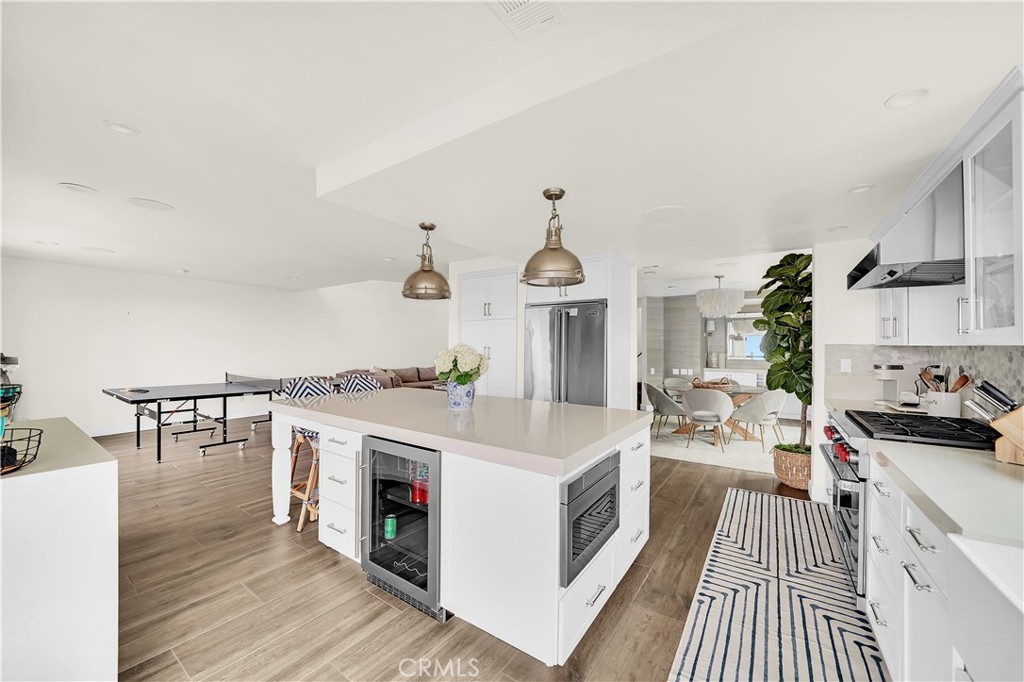 5 Regatta Way Dana Point, CA 92629 - Photo 10 of 32 a very nice looking room with a large window