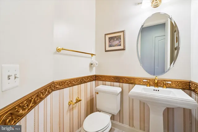 $2,499,900 | 11046 Heathland Drive, Oakton, VA 22124