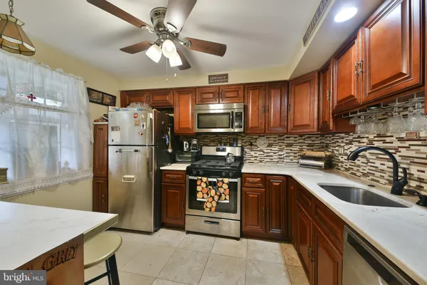 $260,000 | 1005 Valley Glen Road, Unit 237, Elkins Park, PA 19027