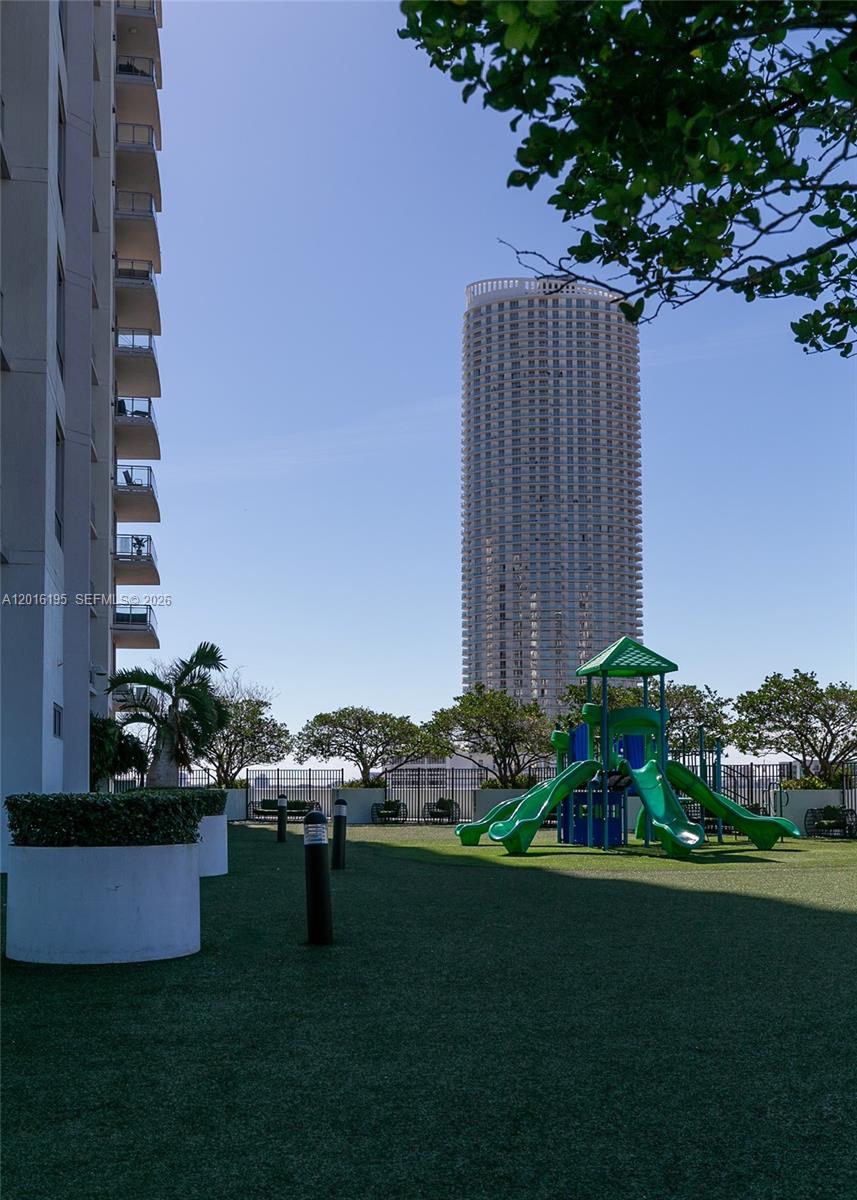 90 Southwest 3rd Street, Unit 1611 Miami, FL 33130 - Photo 38 of 44