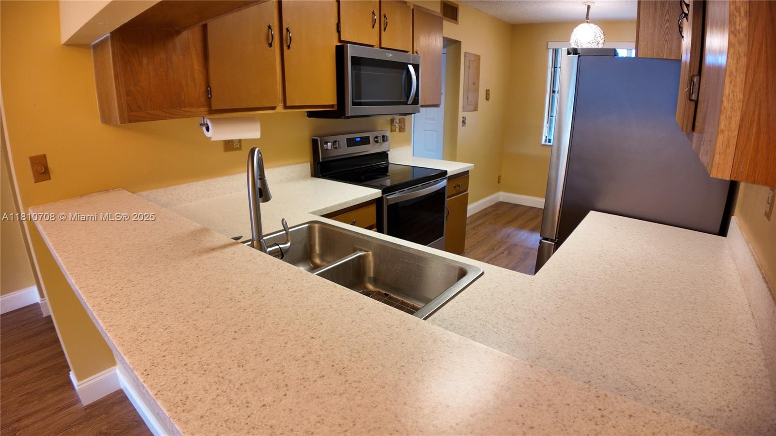 9577 West McNab Road, Unit 110 Tamarac, FL 33321 - Photo 11 of 38 Bar Top/