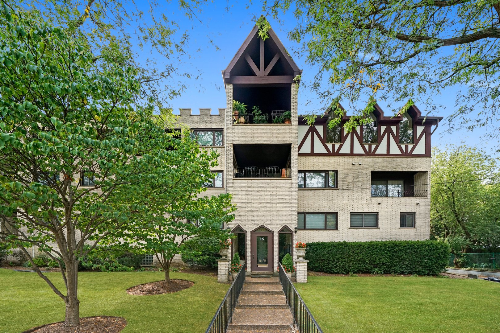 110 Green Bay Road, Unit 102 Glencoe, IL 60022 - Photo 1 of 43