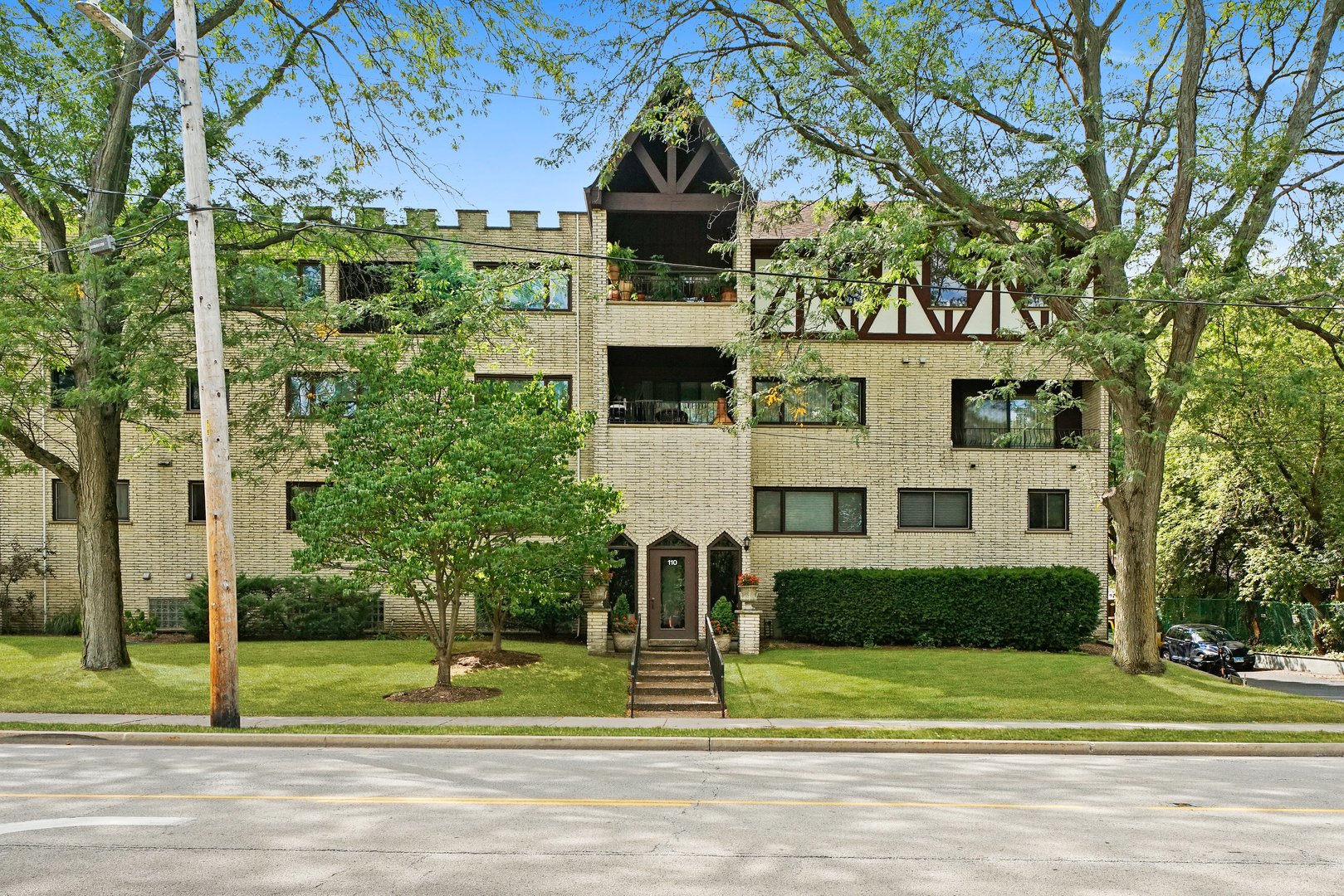110 Green Bay Road, Unit 102 Glencoe, IL 60022 - Photo 2 of 43