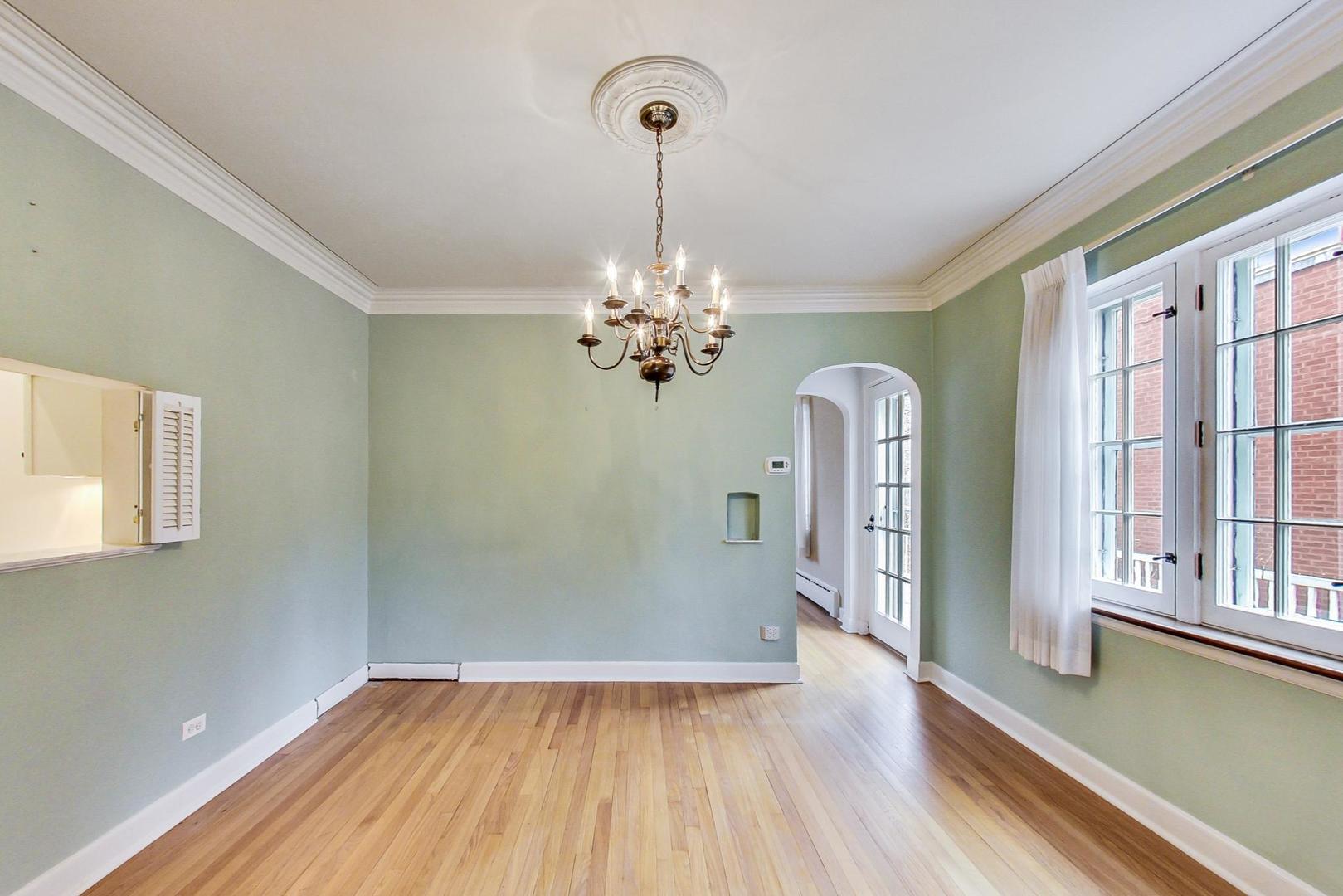 280 Nuttall Road Riverside, IL 60546 - Photo 11 of 52 a view of a livingroom with wooden floor