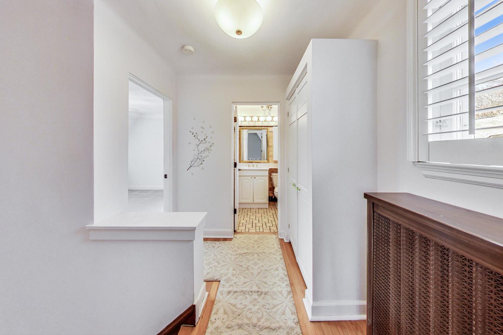 280 Nuttall Road Riverside, IL 60546 - Photo 16 of 52 a view of hallway with wooden floor
