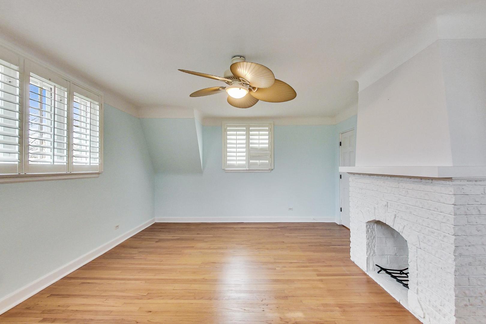 280 Nuttall Road Riverside, IL 60546 - Photo 20 of 52 a view of empty room with wooden floor and fan