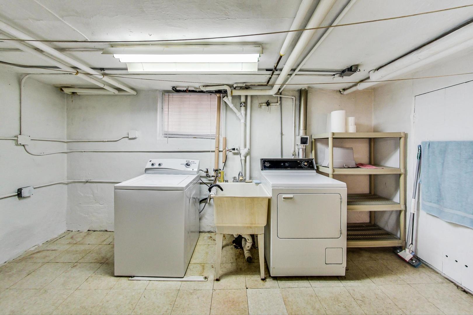 280 Nuttall Road Riverside, IL 60546 - Photo 36 of 52 a utility room with dryer and washer