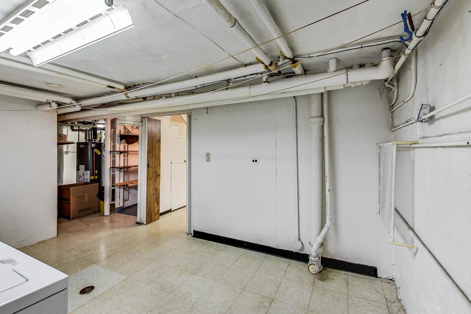280 Nuttall Road Riverside, IL 60546 - Photo 37 of 52 a view of a room with wooden walls