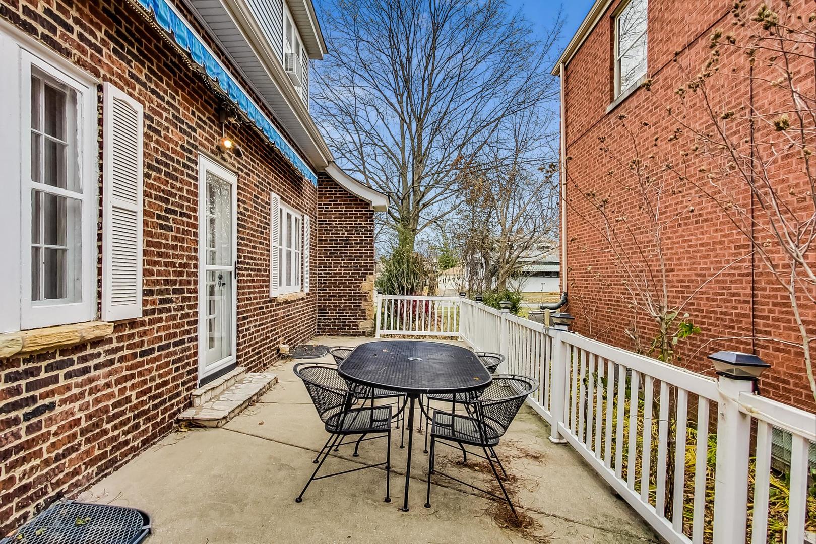280 Nuttall Road Riverside, IL 60546 - Photo 41 of 52 a view of a chair and table in the balcony